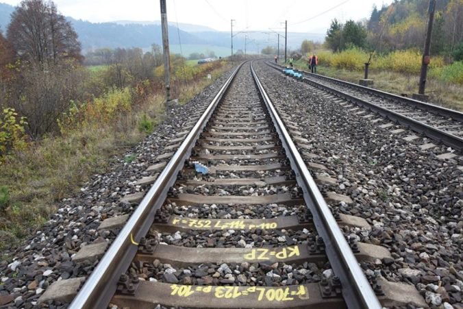Nákladný vlak v okrese Trebišov zabil muža, výsledok dychovej skúšky rušňovodiča bol negatívny