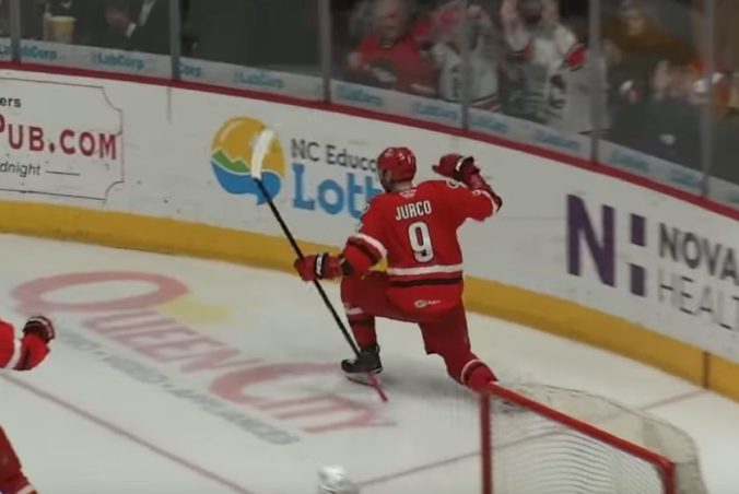 Video: Päťbodový Jurčo zariadil v play-off AHL jasný triumf Charlotte Checkers nad Hershey Bears Video: Päťbodový Jurčo zariadil v play-off AHL jasný triumf Charlotte Checkers nad Hershey Bears