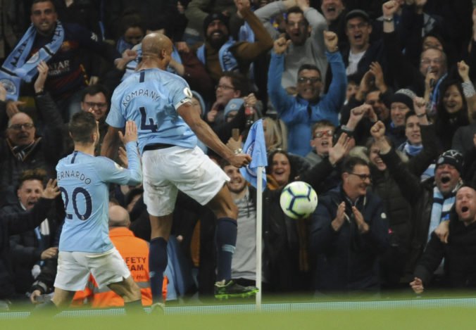 Video: Manchester City porazil Leicester, lídra Premier League vykúpil Kompany