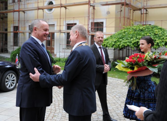 Kiska v Nitre začal rozlúčkovú tour po krajoch, s Belicom sa rozprával o problémoch aj úspechoch