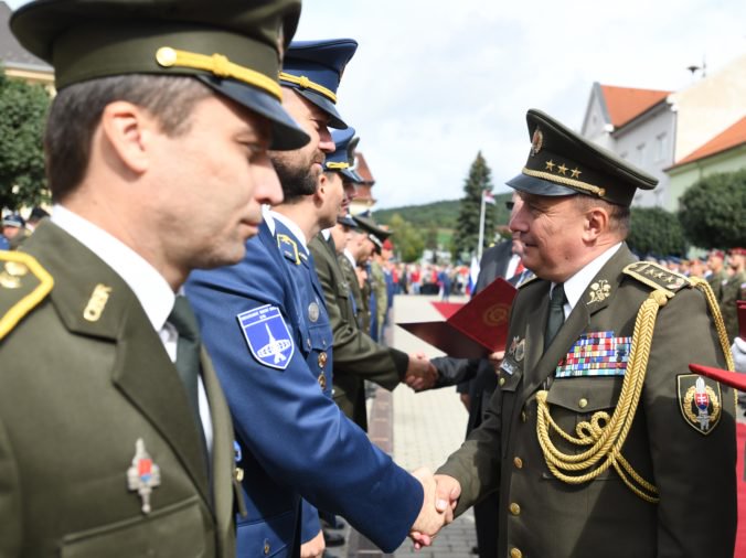 Zmeko sa môže stať generálom, Pellegriniho vláda schválila vyššie hodnosti pre ďalších vojakov