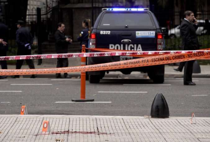 Argentínsky poslanec bol terčom streľby, útočníci zabili jeho priateľa