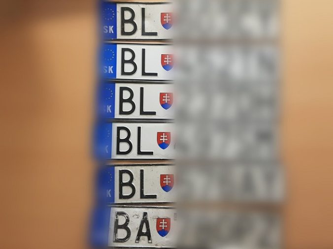 Foto: Muž kradol značky s bratislavskými evidenčnými číslami, mal na to kuriózny dôvod