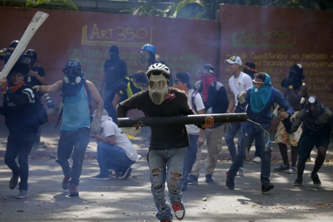 Opozícia vyzvala na ďalšie protesty s cieľom zvrhnúť prezidenta Madura