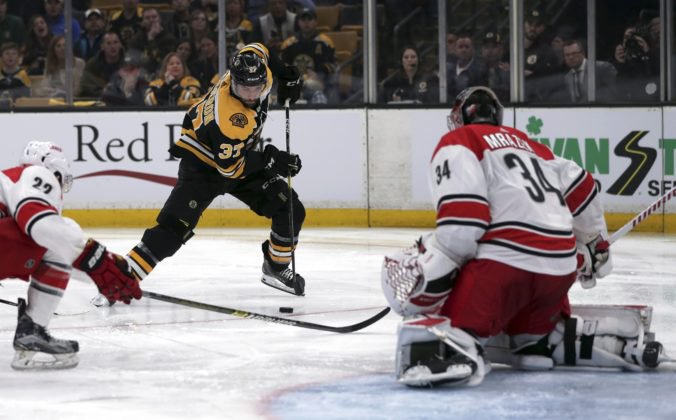 Video: Boston odštartoval konferenčné finále NHL víťazstvom, kapitán Chára s dvoma pluskami
