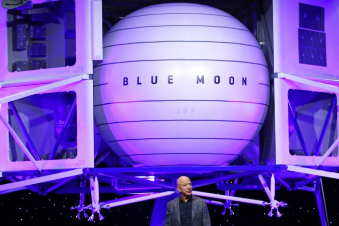 Video: Jeff Bezos predstavil bezpilotný Blue Moon, vesmírna loď má dopraviť ľudí na Mesiac