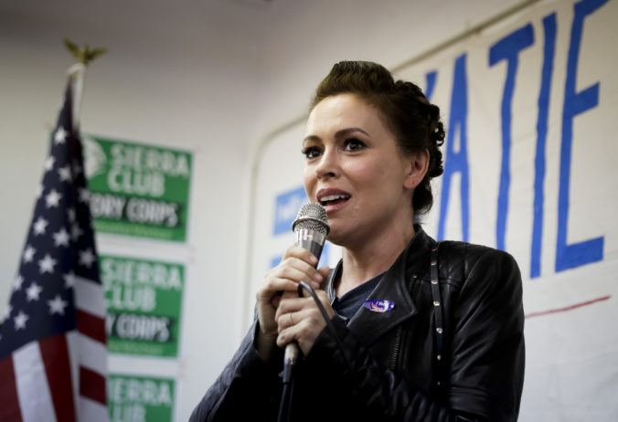 Herečka Alyssa Milano vyzvala na sexuálny štrajk, nápad kritizujú konzervatívci aj liberáli