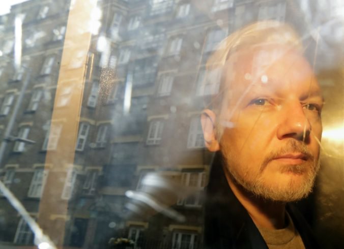 Švédsko vydá na Assangea európsky zatykač, chce opäť otvoriť prípad údajného znásilnenia