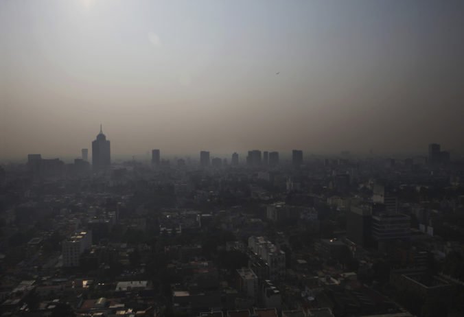 Hlavné mesto Mexika je zamorené dymom z požiarov, úrady vyhlásili výnimočný stav