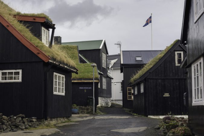 Obľúbené turistické miesta na Faerských ostrovoch zatvorili pre opravy, pomáhali aj dobrovoľníci