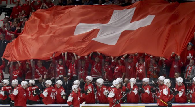 Video: Švajčiarsko na MS v hokeji 2019 presvedčivo zdolalo v alpskom derby Rakúsko