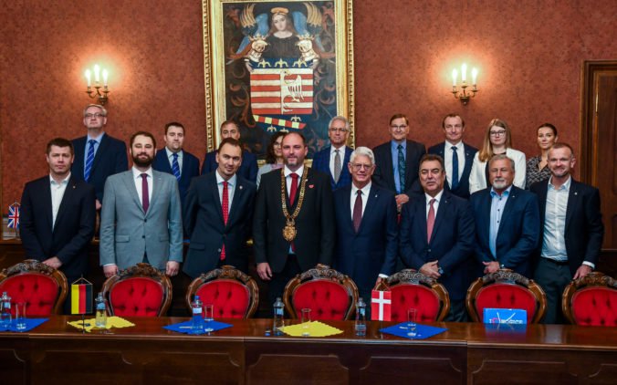 Foto: Primátor Košíc Polaček prijal vrcholných predstaviteľov IIHF a účastníckych krajín