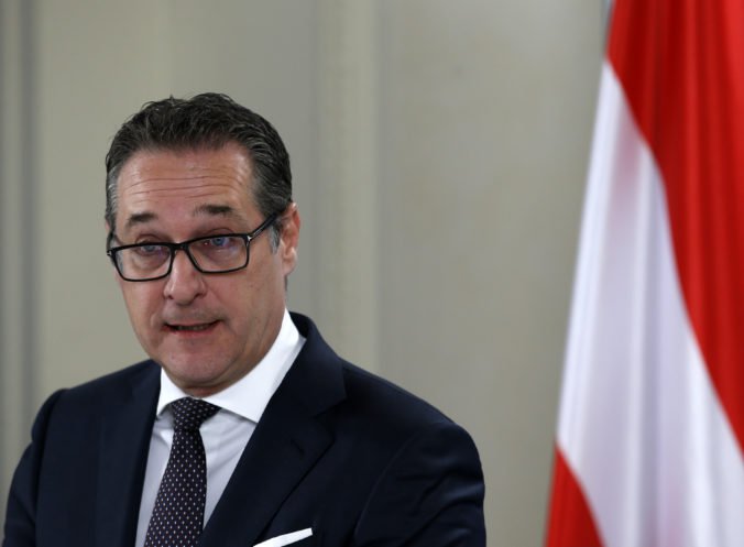 Rakúsky vicekancelár Strache namočený v škandále, médiá zverejnili kompromitujúce video