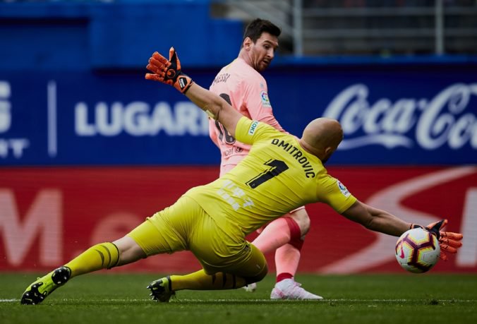 Video: Real Madrid sa so sezónou rozlúčil prehrou, body stratila aj Barcelona proti Eibaru