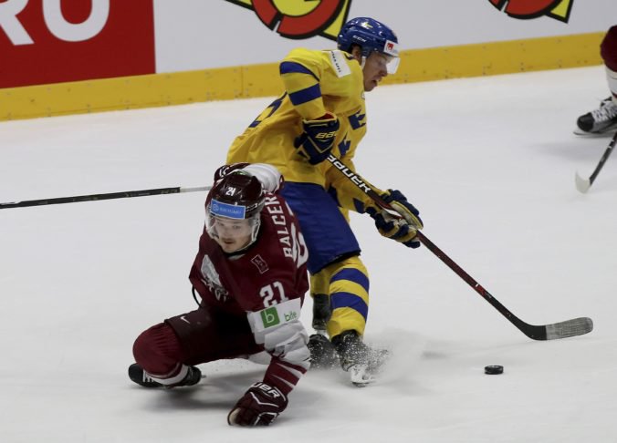 Video: Robert Bukarts strelil hetrik, ale Lotyšsko na MS v hokeji 2019 tesne nestačilo na Švédsko