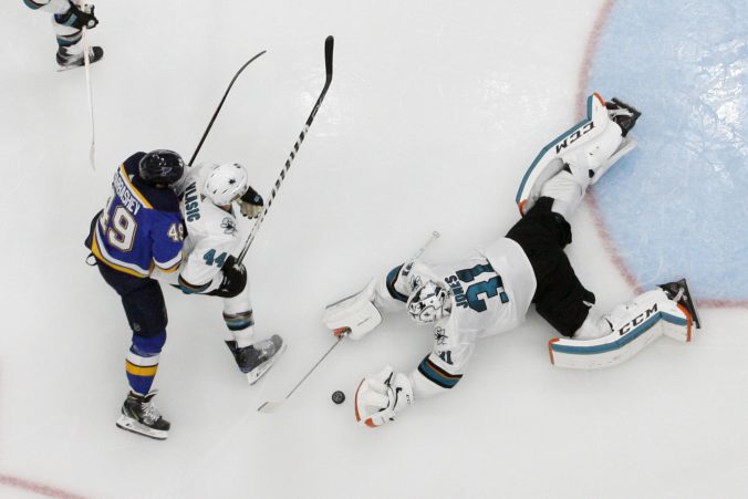 Video: Schwartz sa blysol hetrikom a Binnington shutoutom, St. Louis je krok od finále NHL
