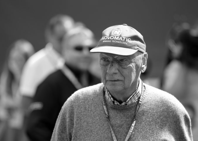 Vo veku 70 rokov zomrel Niki Lauda, legendárny jazdec F1 (aktualizované)
