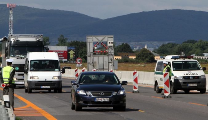 Národná diaľničná spoločnosť upozorňuje na dopravné obmedzenia, spomalia vodičov pri Triblavine