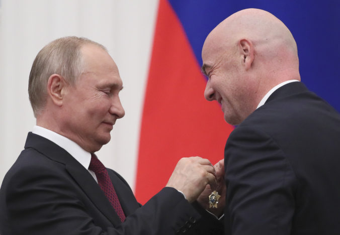 Prezident FIFA Gianni Infantino dostal ocenenie od ruského prezidenta Putina