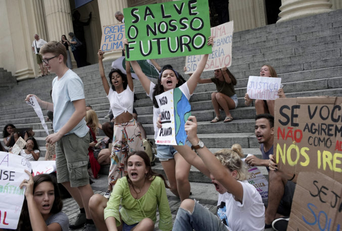 Klimatické protesty prenikli do Brazílie, študenti kritizovali politiku prezidenta Bolsonara