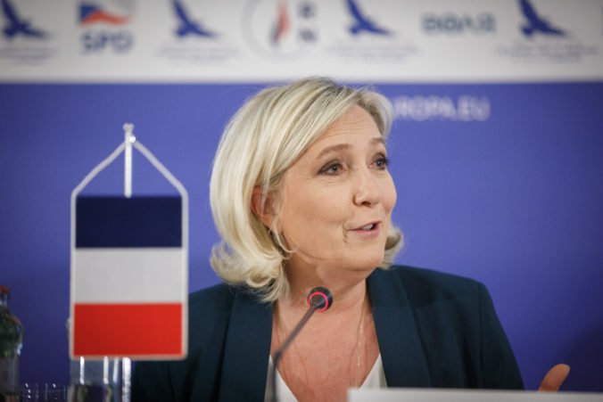 Le Penová vyzýva na rešpektovanie referenda a odchod Británie z Európskej únie