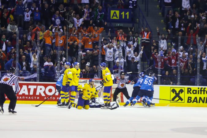 Video: Švédska nadvláda na MS v hokeji sa skončila, Fínsko môže zopakovať úspech z roku 2011