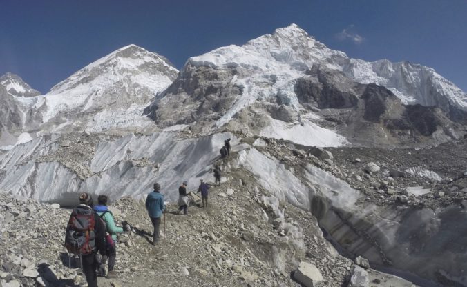 Najvyššia hora sveta vyberala svoju daň, výstup na Everest stál život piatich horolezcov
