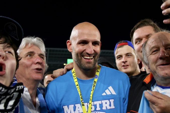Vittek ukončil kariéru s trofejou nad hlavou, Semeník môže zavolať a poďakovať Šporarovi