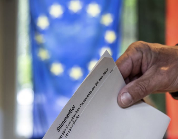 Účasť v eurovoľbách je najvyššia za 20 rokov, svoj hlas odovzdala viac ako polovica voličov v EÚ