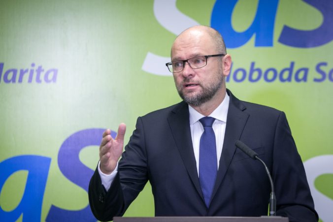 Zrušením jedného volebného obvodu by sa porušila rovnosť hlasov, oponuje Sulík Kiskovi