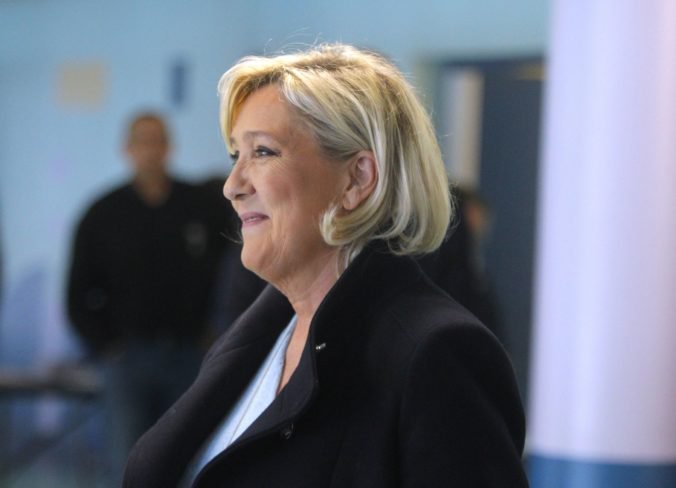 Le Penová porazila v eurovoľbách stranu Macrona, po brexite získa v Bruseli ešte jedno kreslo