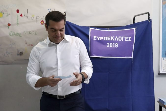 Premiér Tsipras po porážke v eurovoľbách vyzval na predčasné voľby