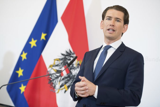 Sebastian Kurz skončil na poste kancelára, parlament mu vyslovil nedôveru