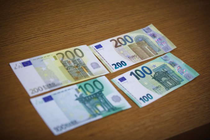 Do obehu prichádzajú nové eurobankovky. Čím sa líšia a aké inovatívne ochranné prvky obsahujú?