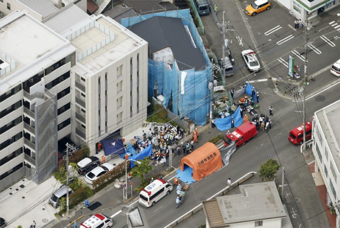 Foto: Muž zabil dvoch ľudí na zastávke v Kawasaki a spáchal samovraždu