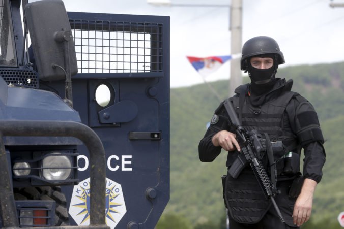 Kosovo údajne použilo silu proti neozbrojeným Srbom, misia NATO vyzýva na zachovanie pokoja