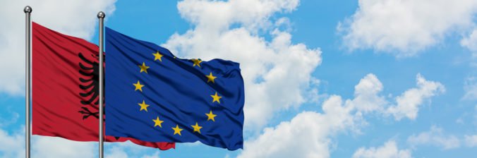 Európska komisia vyzvala na začatie prístupových rokovaní s Albánskom a Severným Macedónskom