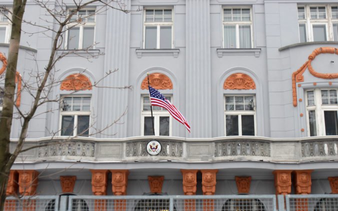 Americká ambasáda si zachová svoju bezpečnostnú zónu, bratislavský magistrát jej predĺžil prenájom