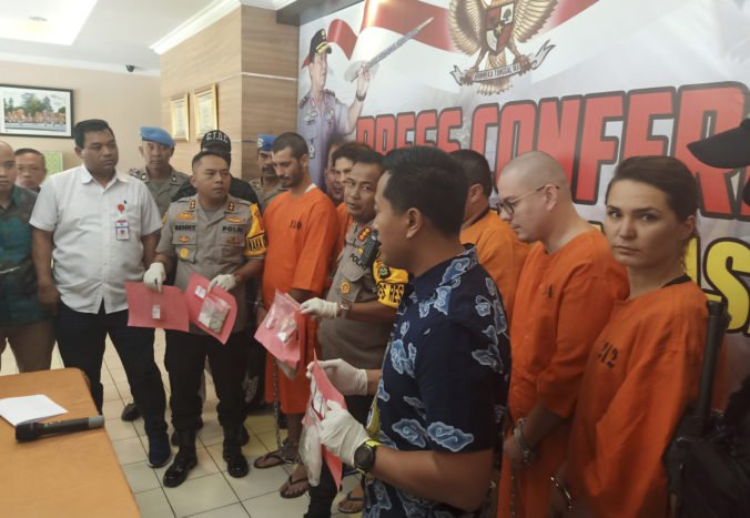 Polícia na Bali zatkla piatich cudzincov, predávali kokaín zahraničným turistom