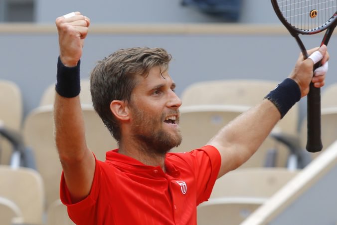 Skvelý Kližan pretlačil Pouilleho vo dvojdňovom maratóne a postúpil do 3. kola Roland Garros