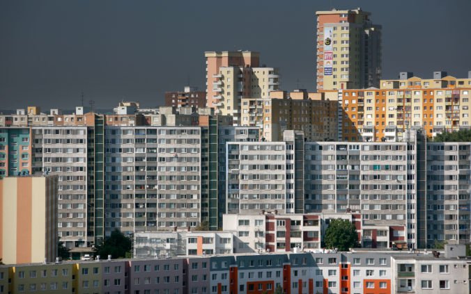 Ceny bytov v Bratislave neklesnú, môže sa však aspoň spomaliť ich rast
