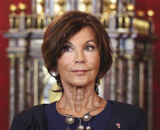 Brigitte Bierleinová sa ujala funkcie, Rakúsko má prvýkrát v histórii kancelárku