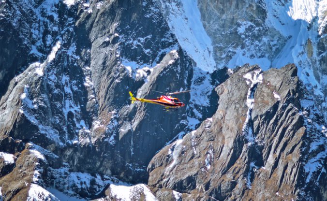 Piloti zbadali v Himalájach telá nezvestných horolezcov, ďalšie pátranie prerušili pre sneženie