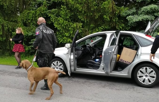 Foto: Policajti chytili mladíka s drogami, mal pri sebe zásobu marihuany