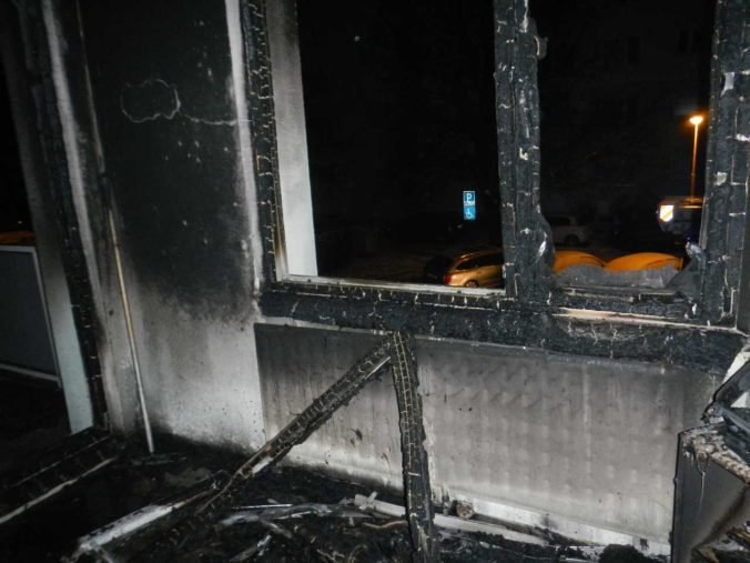 Obyvatelia Vilčurne likvidujú odpad po požiari, Spišská Nová Ves im chce pomôcť s náhradným bývaním