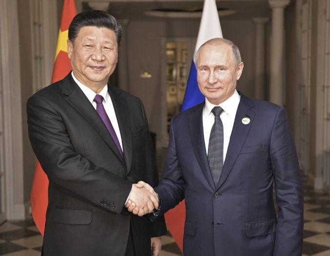 Si Ťin-pching bude v Kremli rokovať s Putinom, zúčastní sa aj na otvorení čínskej automobilky