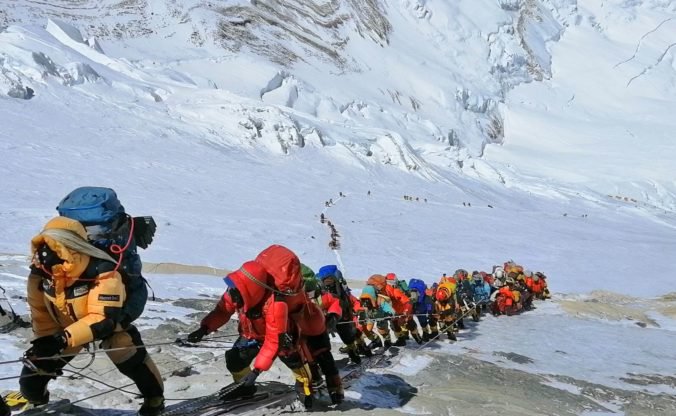 Z Mount Everestu zniesli 11 ton odpadu i štyri ľudské telá