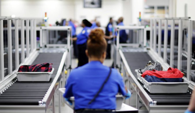 Letisko Heathrow zavedie nový bezpečnostný skener, pracovníci uvidia obsah batožiny v 3D