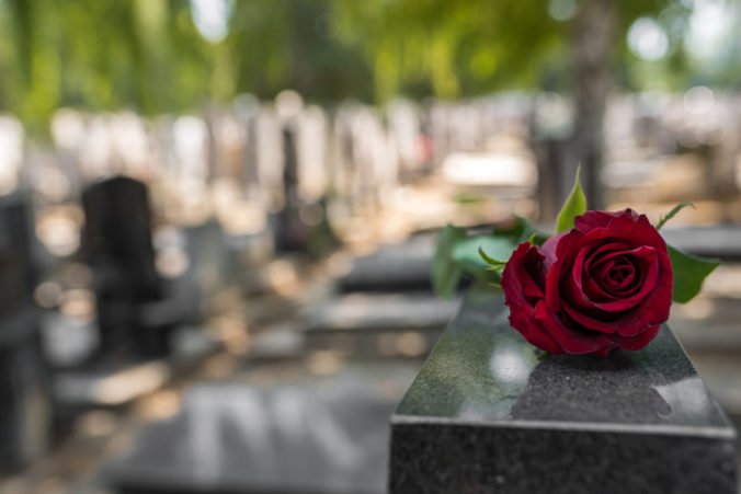 Mestu Svidník akútne chýbajú hrobové miesta, plánuje rozšíriť cintorín