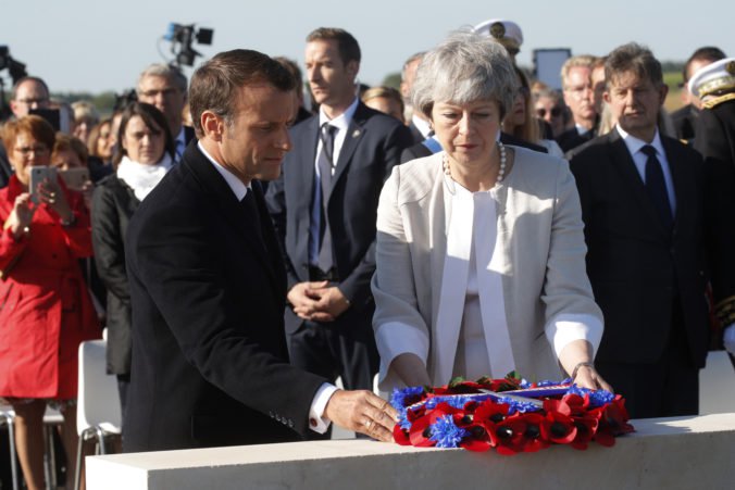 Video: Deň vylodenia v Normandii pripomenie nový pamätník, veteránom ďakoval Macron aj Mayová